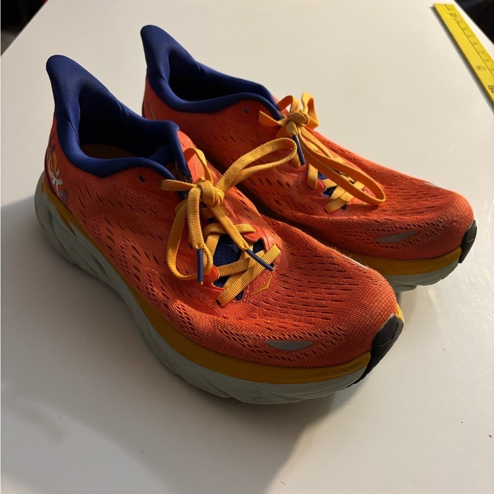 Hoka One One Clifton 8 Vibrant Orange Athletic Shoes size 7.5B Men’s